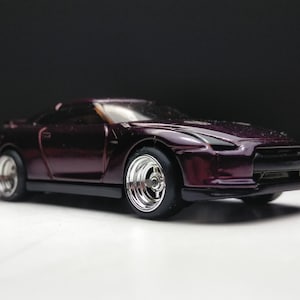 NISSAN GT-R Hot wheels (Custom paint and real rubber tires)