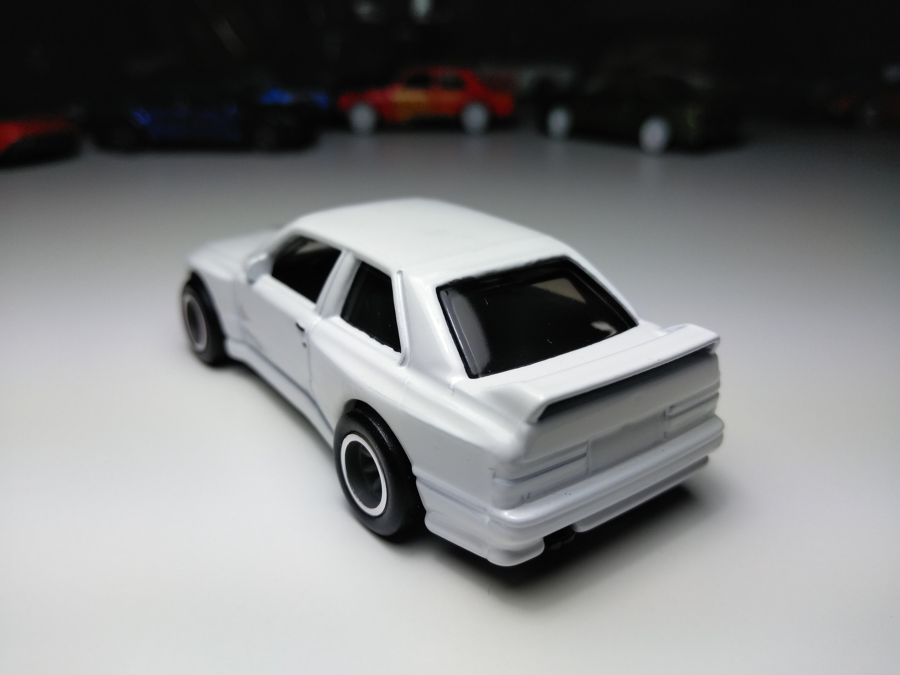 ホットウィール カリフォルニア カスタム　BMW M3 E30 コンバーチブル Simply cool BMW M3 E30 Wagon Hotwheels Custom - YouTube
