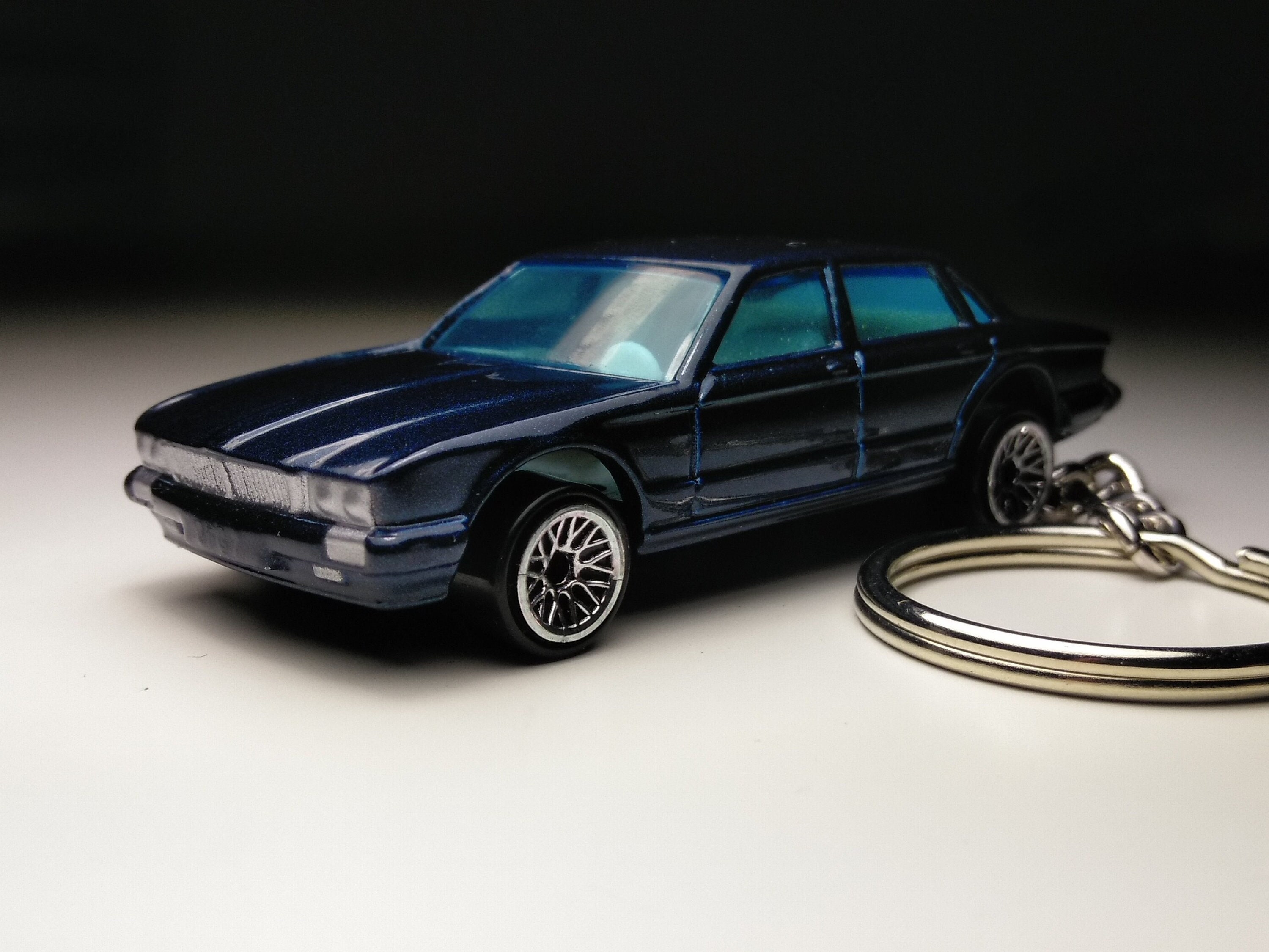 非売品！JAGUAR XJシリーズ ミニカー 5個セット(ピンバッジ) Jaguar XJ40 Keychain - Etsy
