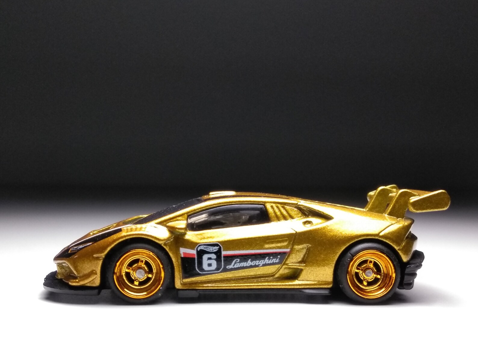 Hot wheels lamborghini huracan