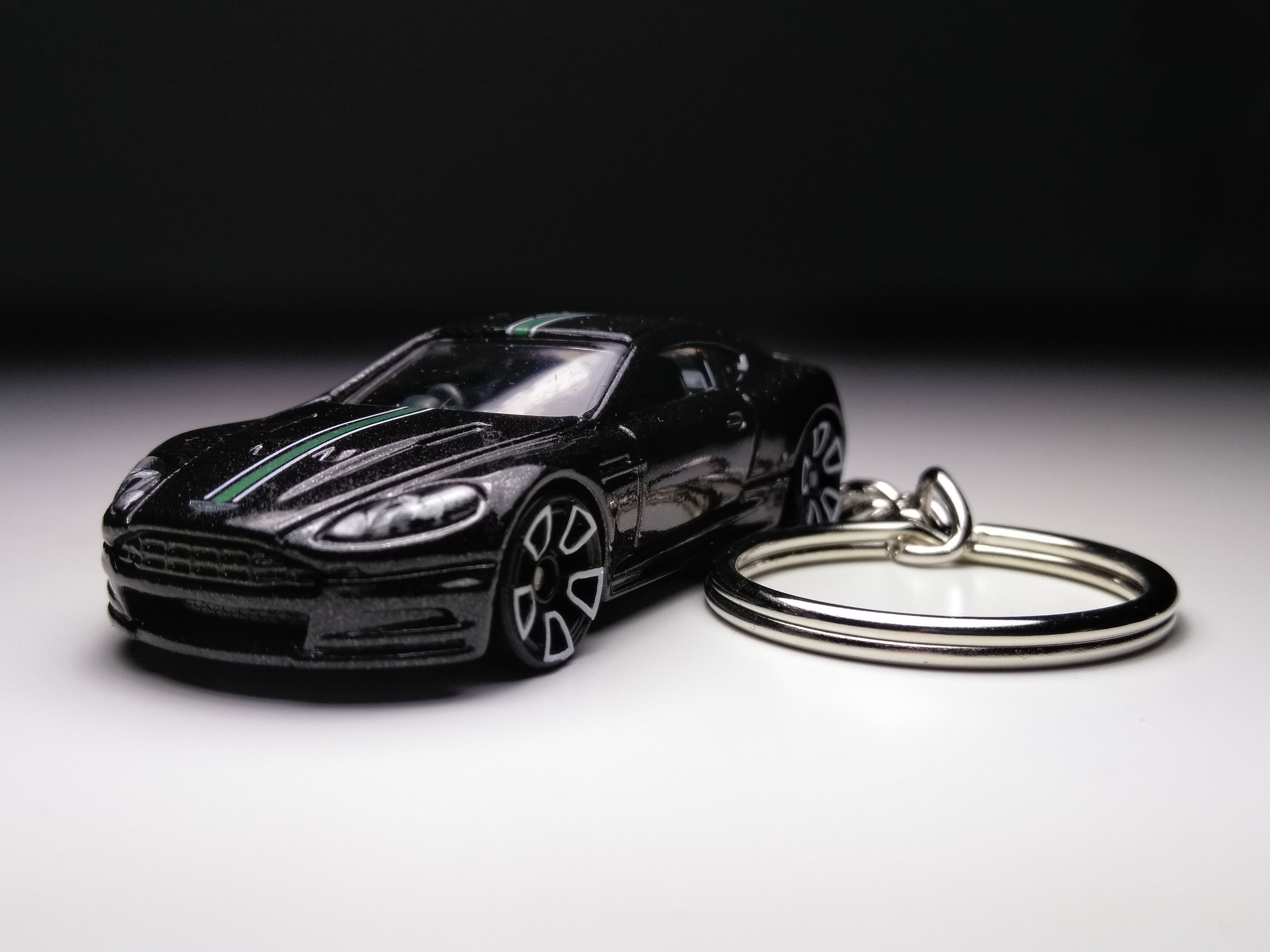 2023 Hot Wheels Keychain Car Kit Chain Black / Gold Coupe Clip - MAKE IT  FUN!