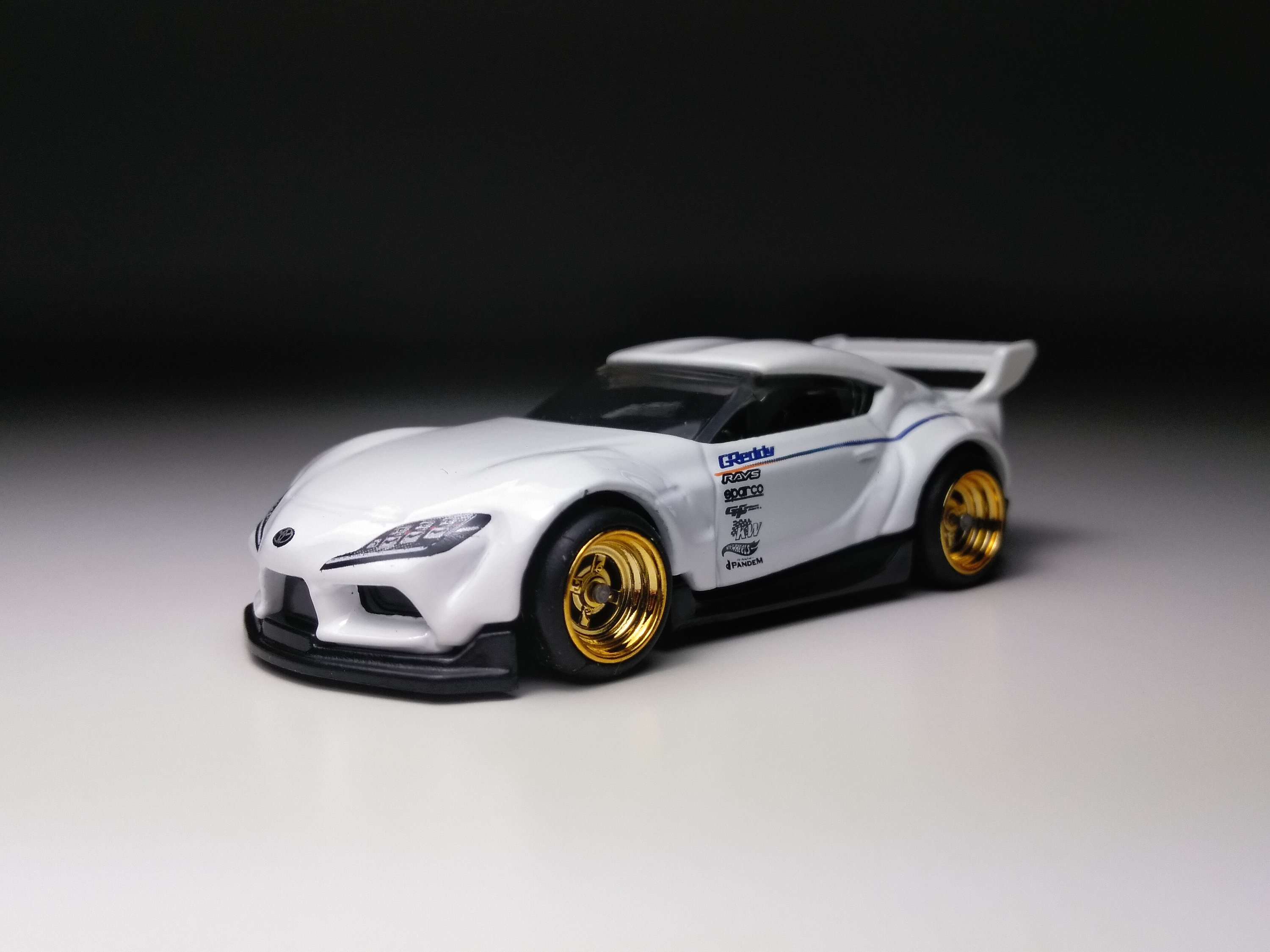 トヨタ スープラ ホットウィール（カスタム リアルラバータイヤ