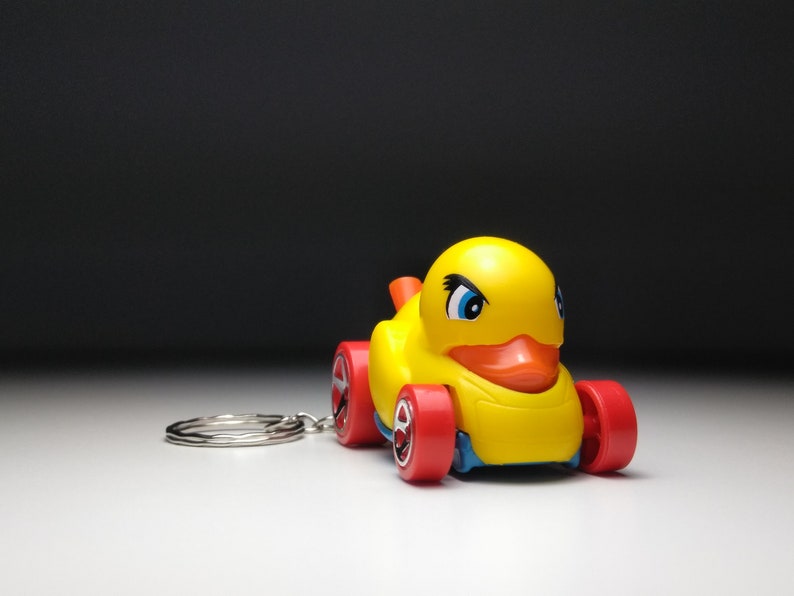 Hot wheels Duck n Roll Keychain Yellow