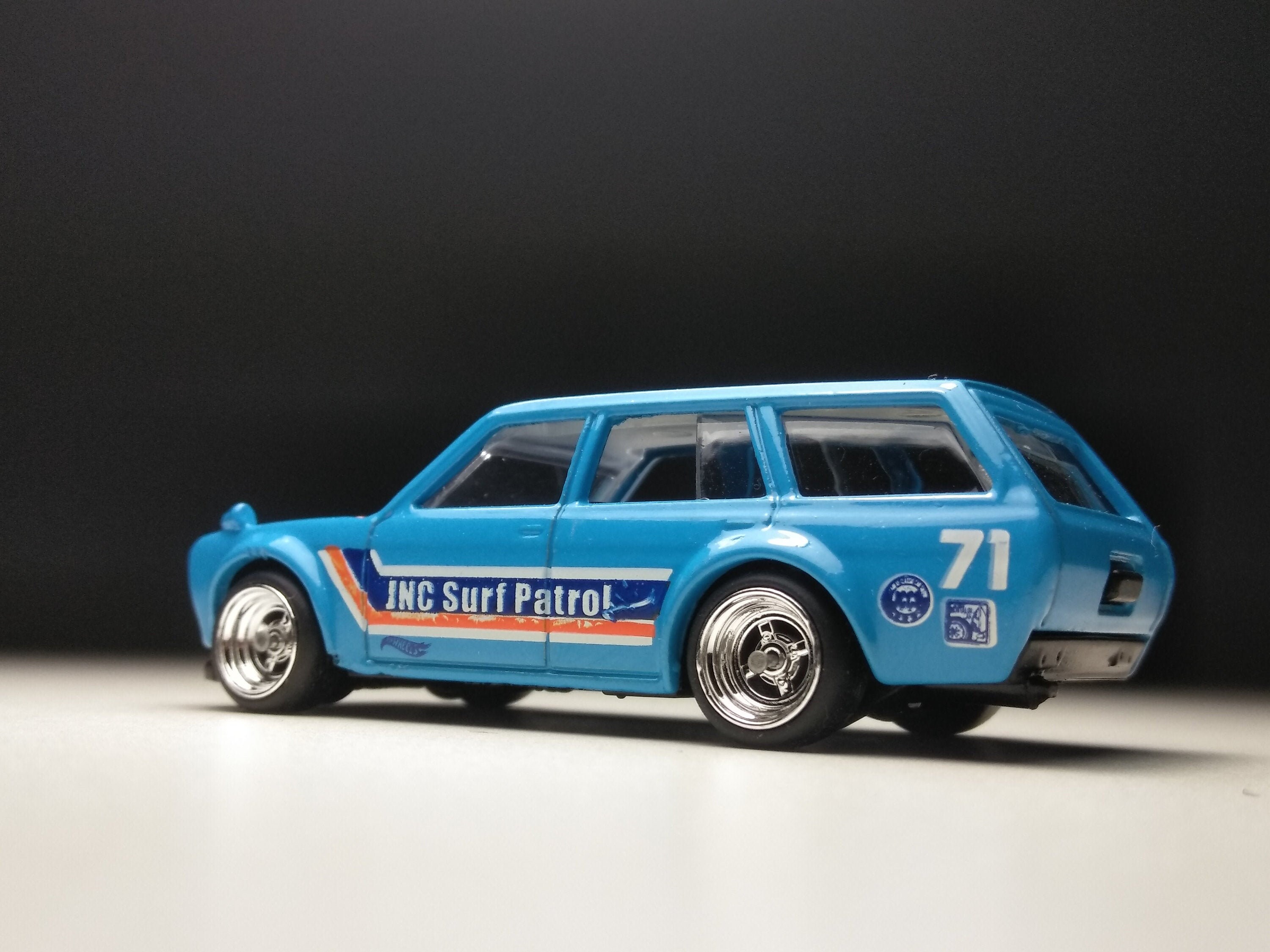 ミニカー Hot Wheels Datsun Bluebird Wagon (510) Amazon.com: Hot Wheels Datsun Bluebird Wagon 510, HW Wagons 4/5