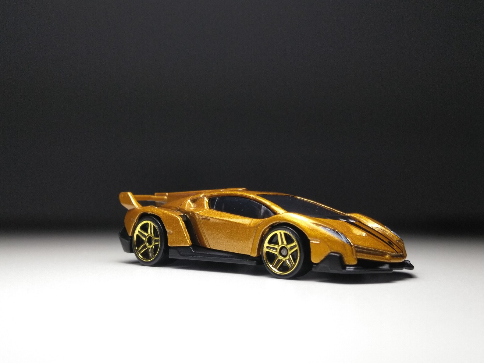 Lamborghini veneno hot wheels