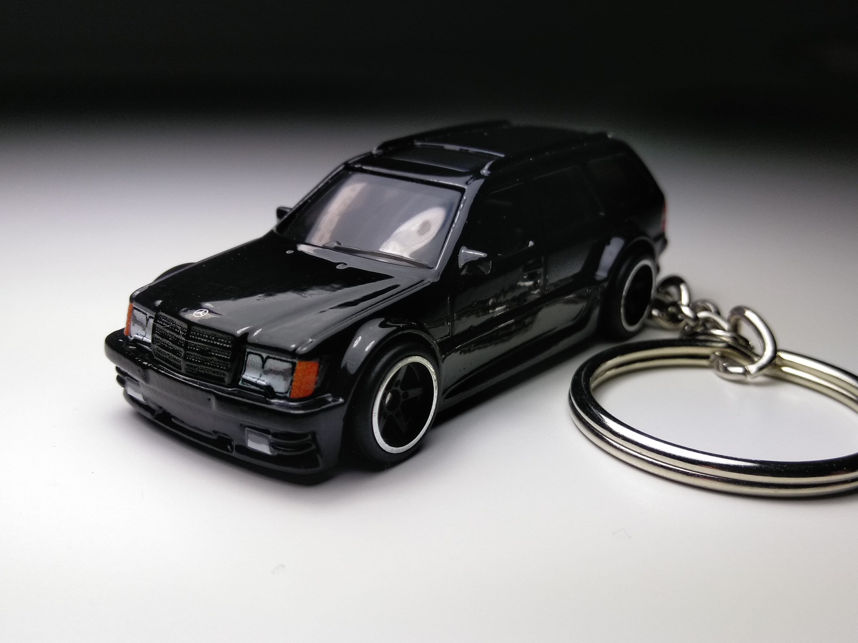 2025 Hot Wheels Premium Boulevard Mercedes-Benz E 36 AMG E36