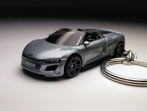 R8 keychain best sale