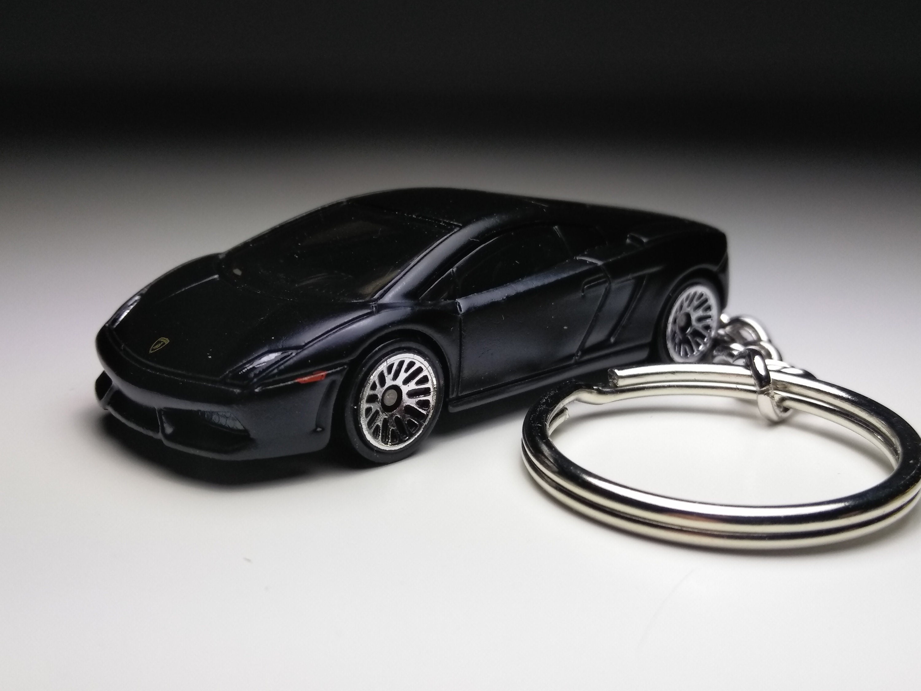 2023 Hot Wheels Coupe Clip Black And Gold Keychain Fob Loose