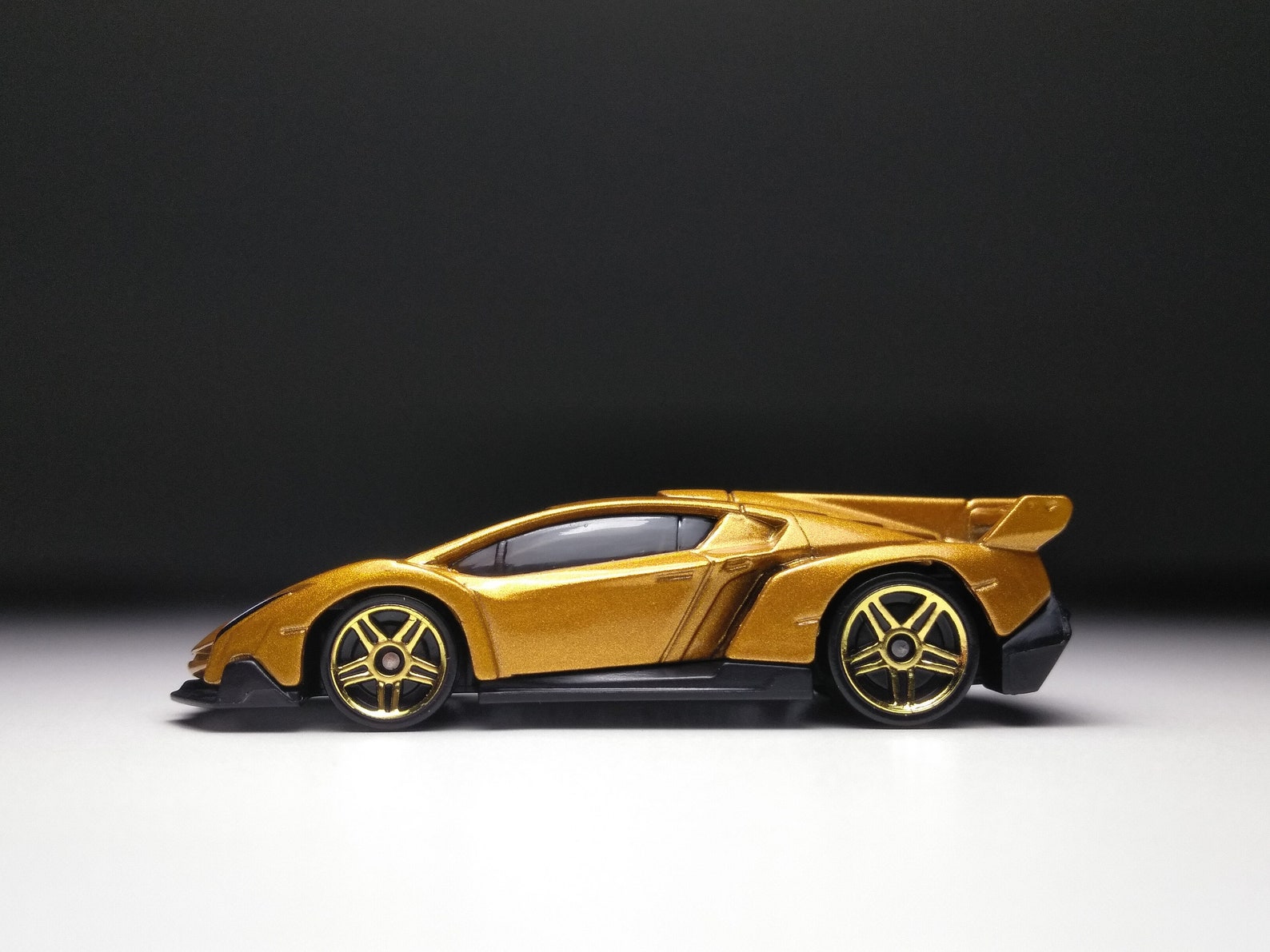 Lamborghini veneno hot wheels