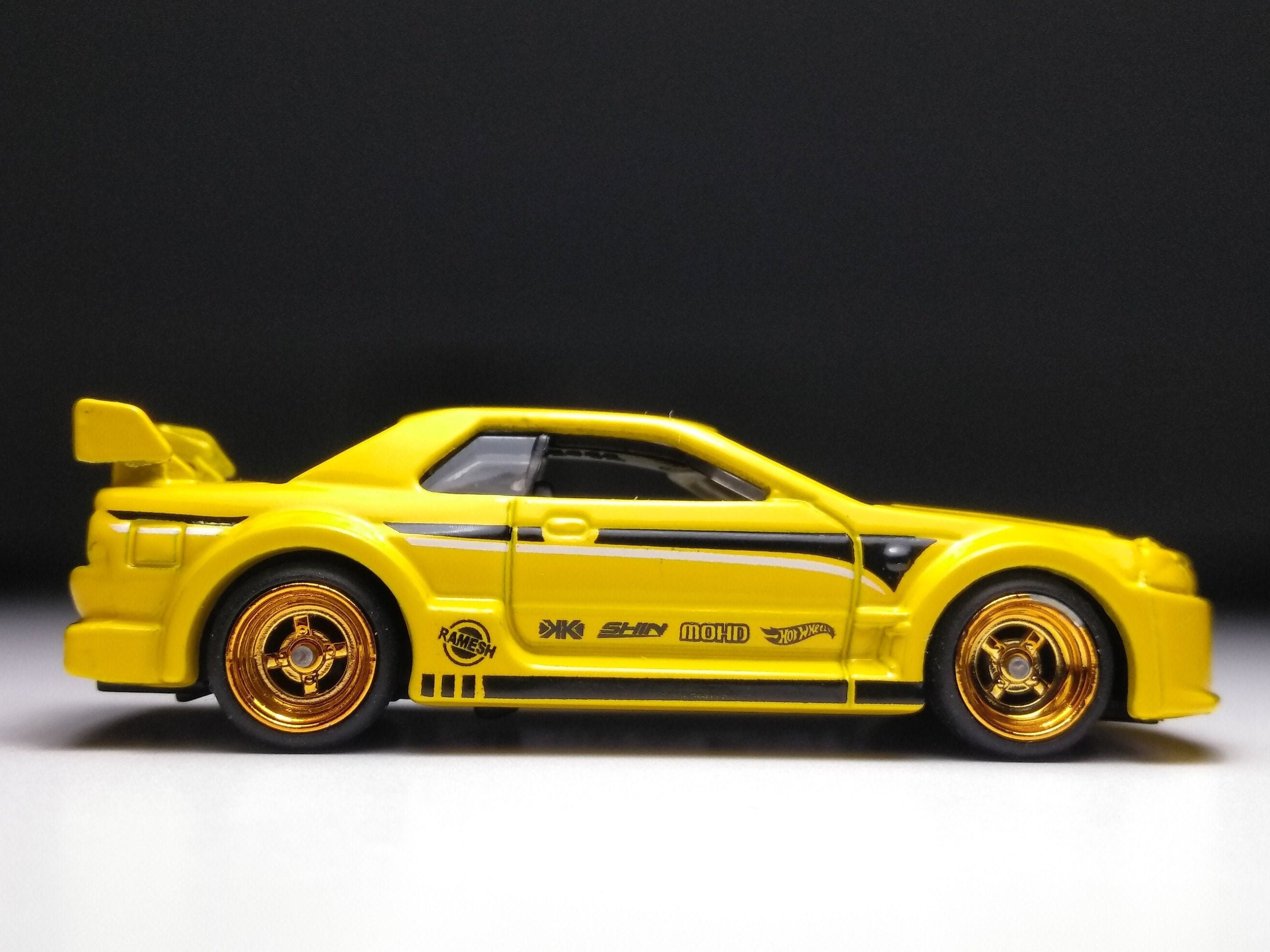 Hot wheels nissan skyline r32 sale