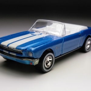 Mustang Convertible Hot Wheels (Real rubber tires)