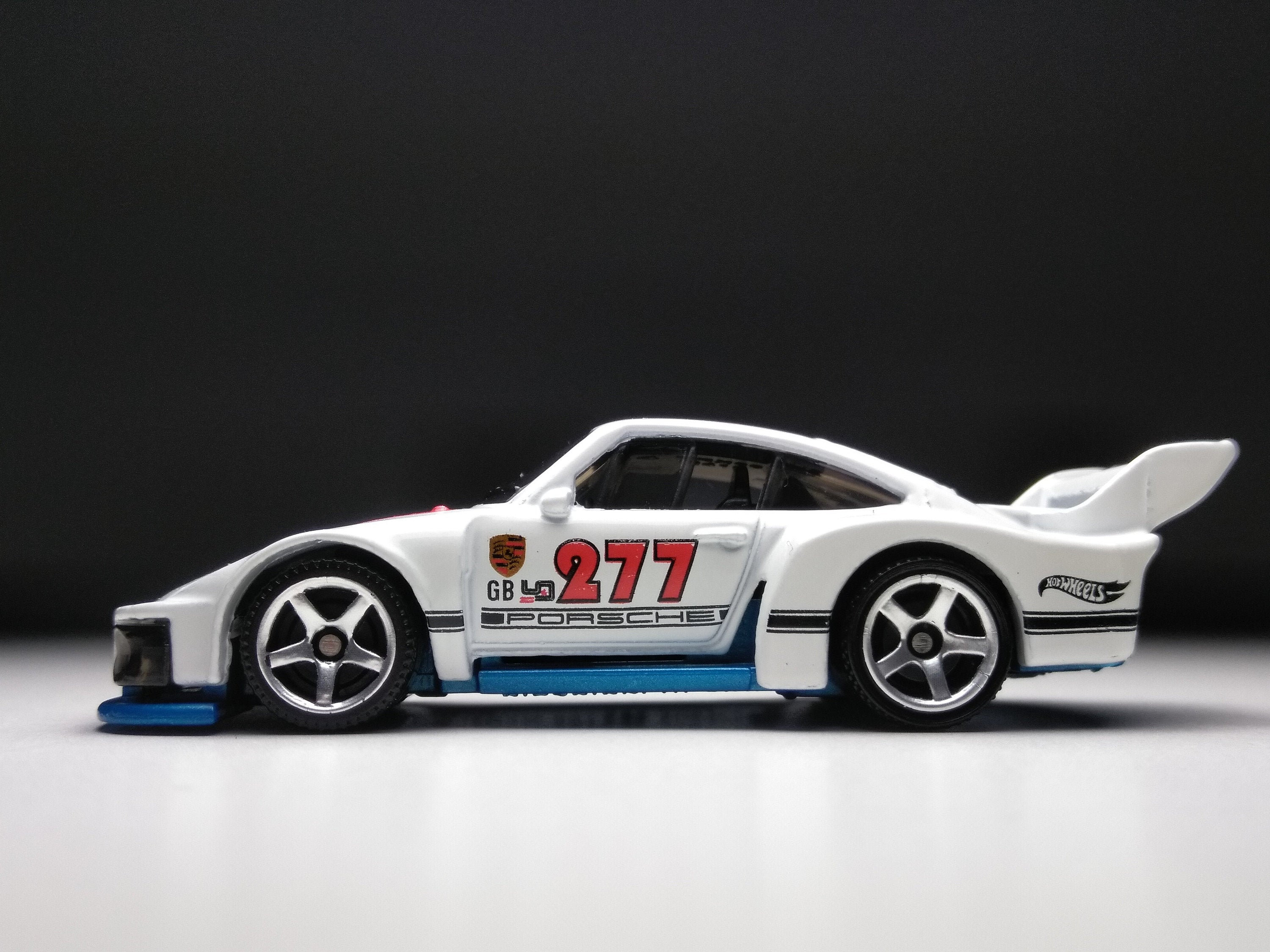 Hot wheels porsche 935