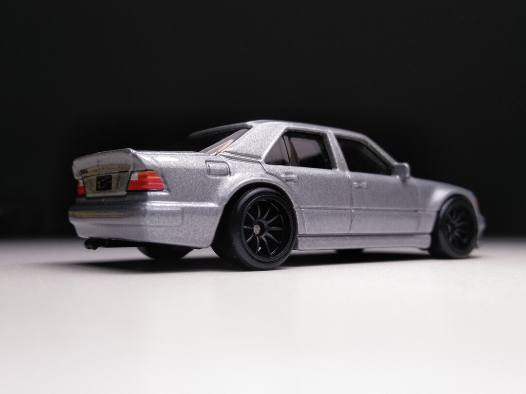 ホットウィールカスタム メルセデスベンツ 500e ロケバニ