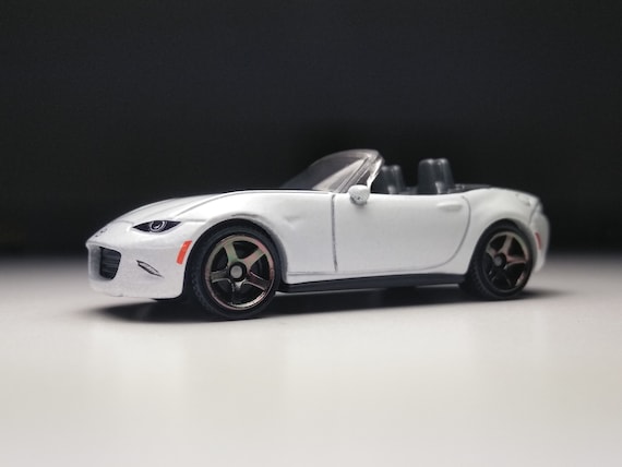 マツダ ロードスター アークティックホワイト 1/64 特注品 非売品 入手困難 マツダ MX-5 ミアータ 1/64スケール（カスタムメイド） - Etsy 日本