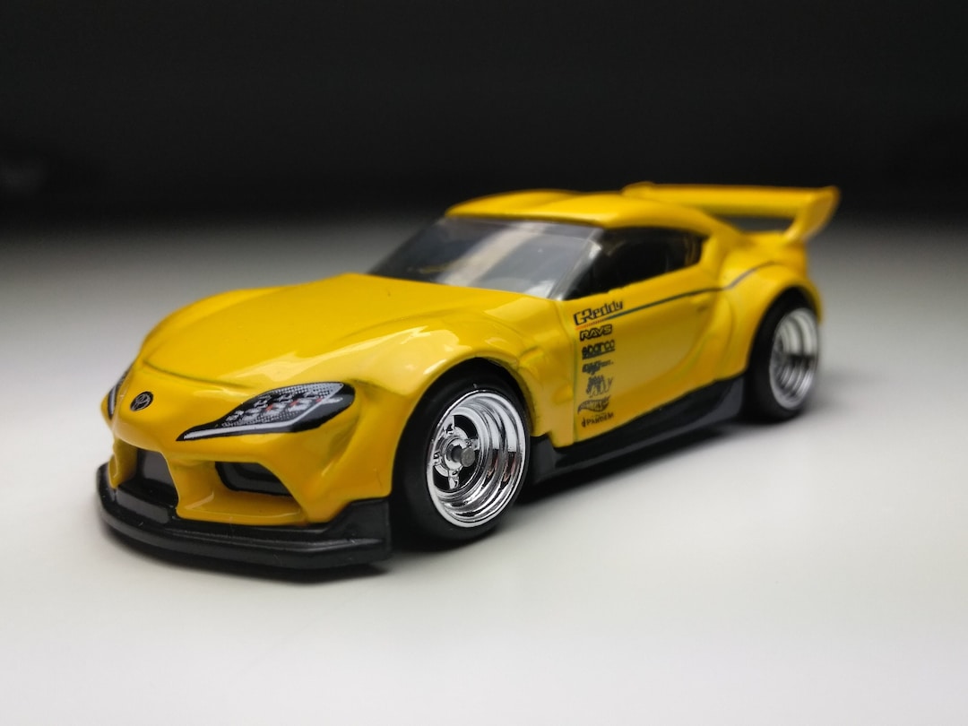 ホットウィール スープラ 1/18 カスタムパーツ付き トヨタ スープラ ホットホイール（カスタムリアルゴムタイヤ