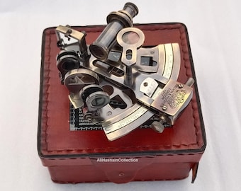 Sextante náutico de latão, instrumento de navegação marítima antigo com estojo de couro, astrolábio para navios, sextante de navegação.