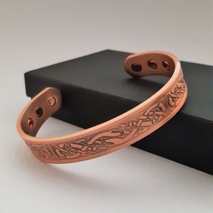 Koperen armband voor heren en dames. Koperen armband in Viking-stijl met 6 neodymiummagneten |  Ideaal cadeau voor hem in geschenkverpakking | Gratis cadeaubon