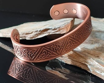 Men's Copper Bracelet, Trinity Celtic Knot Copper Bangle Bracelet with 6 Neodymium Magnets Triquetra Ideal Gift for Him | Free Gift Card