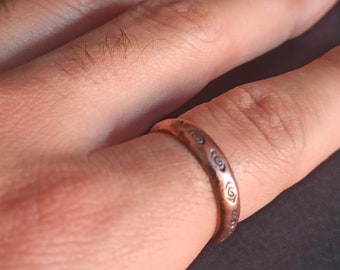 Spiral ring, Engraved copper band ring, Ring for men and women, Stackeable ring, Rustic jewelry, Arthritis ring, Pure copper ring