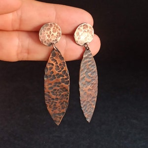 Long drop copper earrings, Gift for mom, Hammered copper earrings, Large rustic earrings, rustic hammer texture, patinated earrings