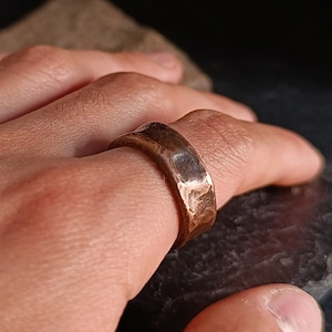 Gehamerde koperen ring, rustieke Vikingstijl, puur koperen ring, 7e verjaardagscadeau, koperen bandring, artritisring