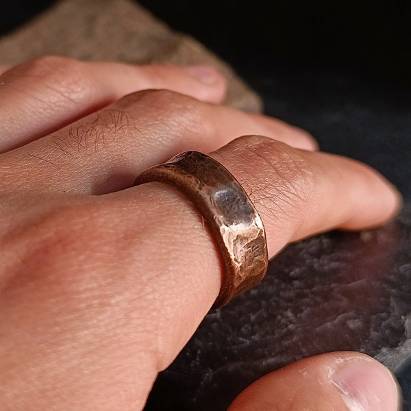 Gehamerde koperen ring, rustieke Vikingstijl, puur koperen ring, 7e jubileumcadeau, koperen bandring, artritisring