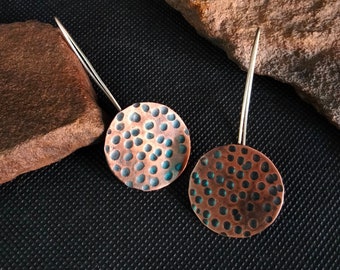 Pendientes de círculo de cobre, textura rústica de martillo, pendientes de disco, pendientes de pátina, pendientes colgantes colgantes