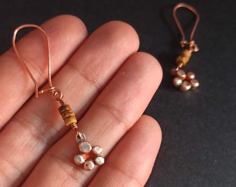 Daisy earrings, small copper flower earrings, dangle and drop earrings, tiny floral earrings, pure copper earrings, delicate earrings