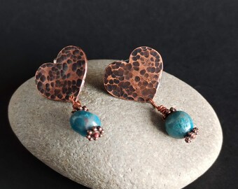 Copper heart earrings, 7th anniversary gift, hammered copper earrings, gift for mom, apatite earrings, spring jewelry, gift for wife