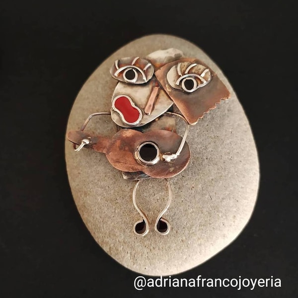 Collier abstrait guitariste, pendentif guitariste en cuivre, collier musicien en argent, bijoux inspirés de Picasso