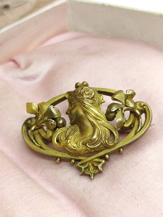 Original Art Nouveau Brooch Woman Lady 1900s Vintage Jewelry