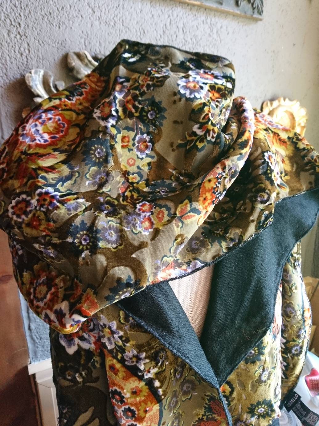 Foulard Carré En Soie CODELLO – 70x70 Cm, Motifs Orange Gris Noir, Occasion Très Bon état