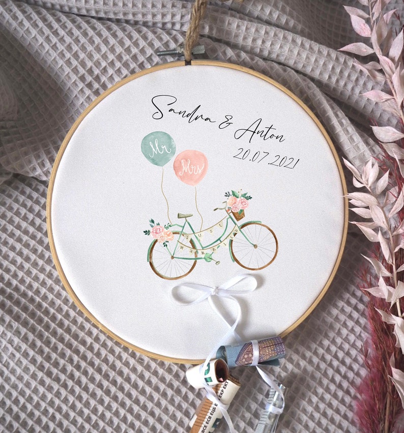 Stickrahmen Geldgeschenk HOCHZEIT FAHRRAD Hochzeitsgeschenk Brautpaar Geldgeschenk Stickrahmen personalisiert Bild 1