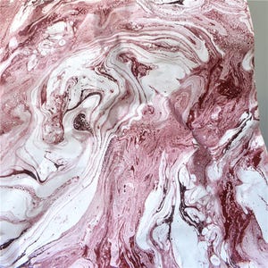 Tessuto Sumi-e Wave - Tessuto plissettato 3D rosso e bianco per moda zen, decorazioni da tè e installazioni artistiche