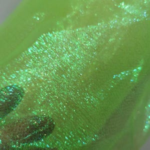 Tessuto Chiffon Crespo Liquido Cristallo Fluorescente Menta |Tessuto Scenico/Alta Moda/Matrimonio Fosforescente|Etereo Leggero e Strutturato