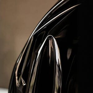 Tessuto Imitazione Pelle Stretch Nero Specchio Lucido 0,76mm Spessore 142cm Larghezza 610g Ideale per Abbigliamento e Accessori