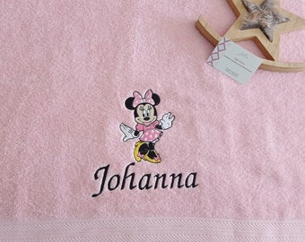 serviette de bain brodé au prénom et décoration theme Minnie version 2