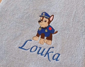 bath towel embroidered with first name and pawpatrouille theme decoration