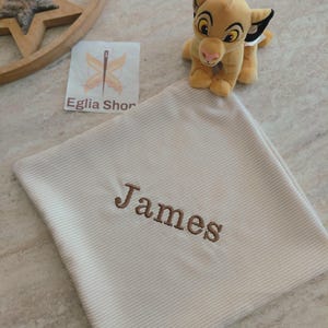 Simba-Kuscheltier mit besticktem Babynamen