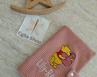 Gepersonaliseerde, geborduurde kaft voor gezondheidsdossier met Winnie de Pooh-thema
