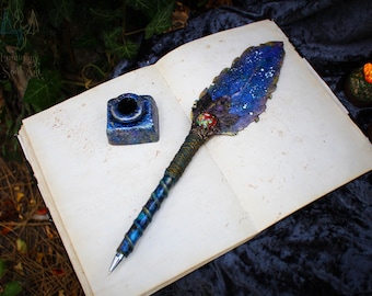 Bolígrafo de gel personalizado con forma de pluma, bolígrafo recargable de fantasía hecho a mano, pluma de inmersión con temática de libro de visitas misterioso, regalo para el primer día de clases, regalo de San Valentín para profesores.