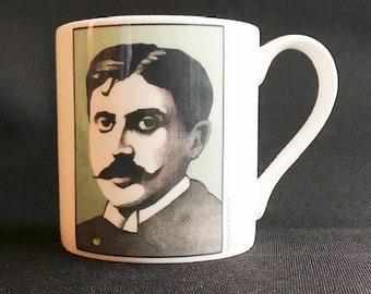 Marcel Proust Fine Bone China Mug - Tasse de citation d'auteur français - Portrait original sur une tasse - Cadeau pour les amateurs de livres - Tasse en céramique