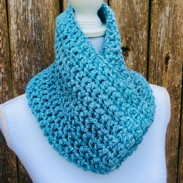 Beautiful Handmade Cowl/Scarf (Aqua Blue )