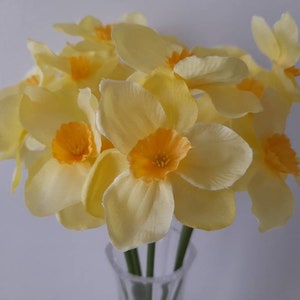 Daffodil bunch, Faux daffodils,  Spring flowers, Artificial daffodils,  Artificial Narcissus, Silk Daffodils, Silk Narcissus, Homedecor,