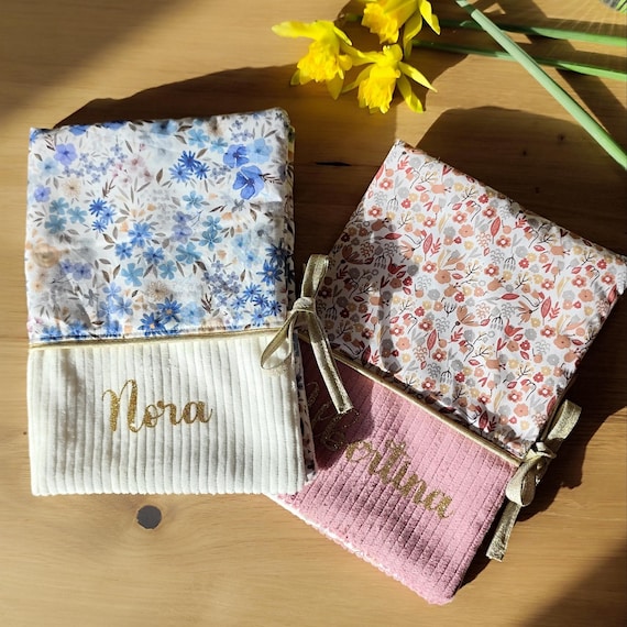 Protège carnet de santé personnalisé, velours et liberty. Housse carnet de santé avec prénom, tissus fleuri ou à motif. Fille, garçon, mixte