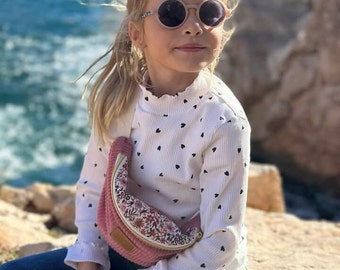 Magväska för barn, i lager, magväska för flickor i sammet eller Liberty-tryck. Personlig märkning med namn möjligt.