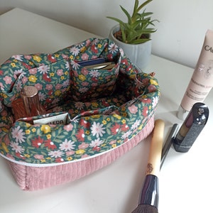 Trousse à maquillage personnalisable. Trousse matelassée originale, trousse de toilette prénom. Idée cadeau ado/femme unique