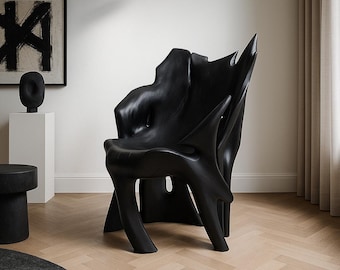Fauteuil sculptural en bois noirci de forme organique par Logniture