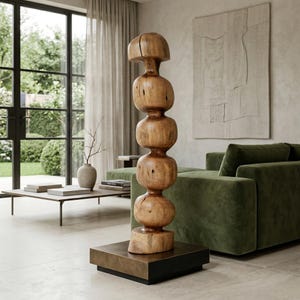 Escultura abstrata em madeira, esculpida com motosserra, nogueira.