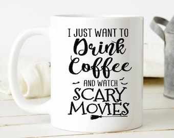 Eu só quero beber café e assistir filmes de terror caneca | caneca assustador | Presente de Halloween | Feliz Dia das Bruxas | Caneca da doçura ou travessura | Fantasia de bruxa